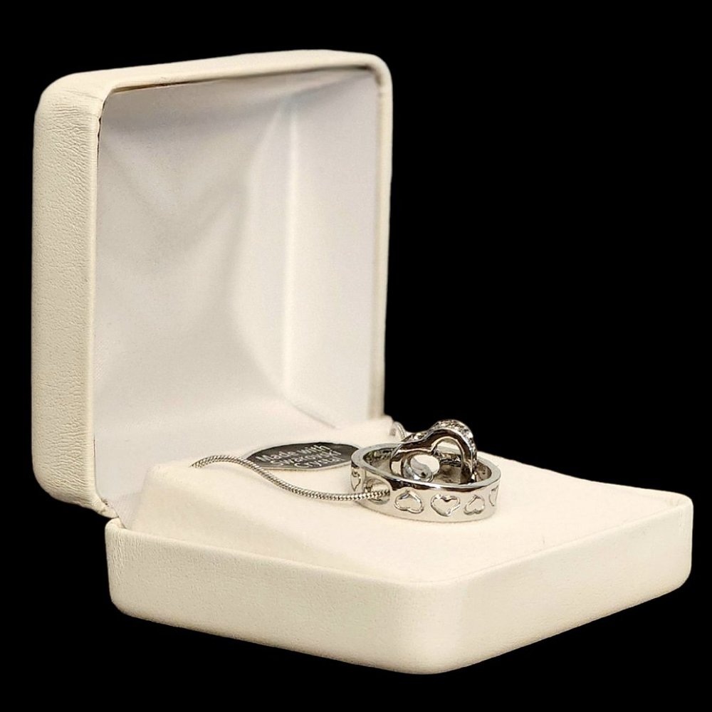 Hollow pendant necklace with Swarovski crystal